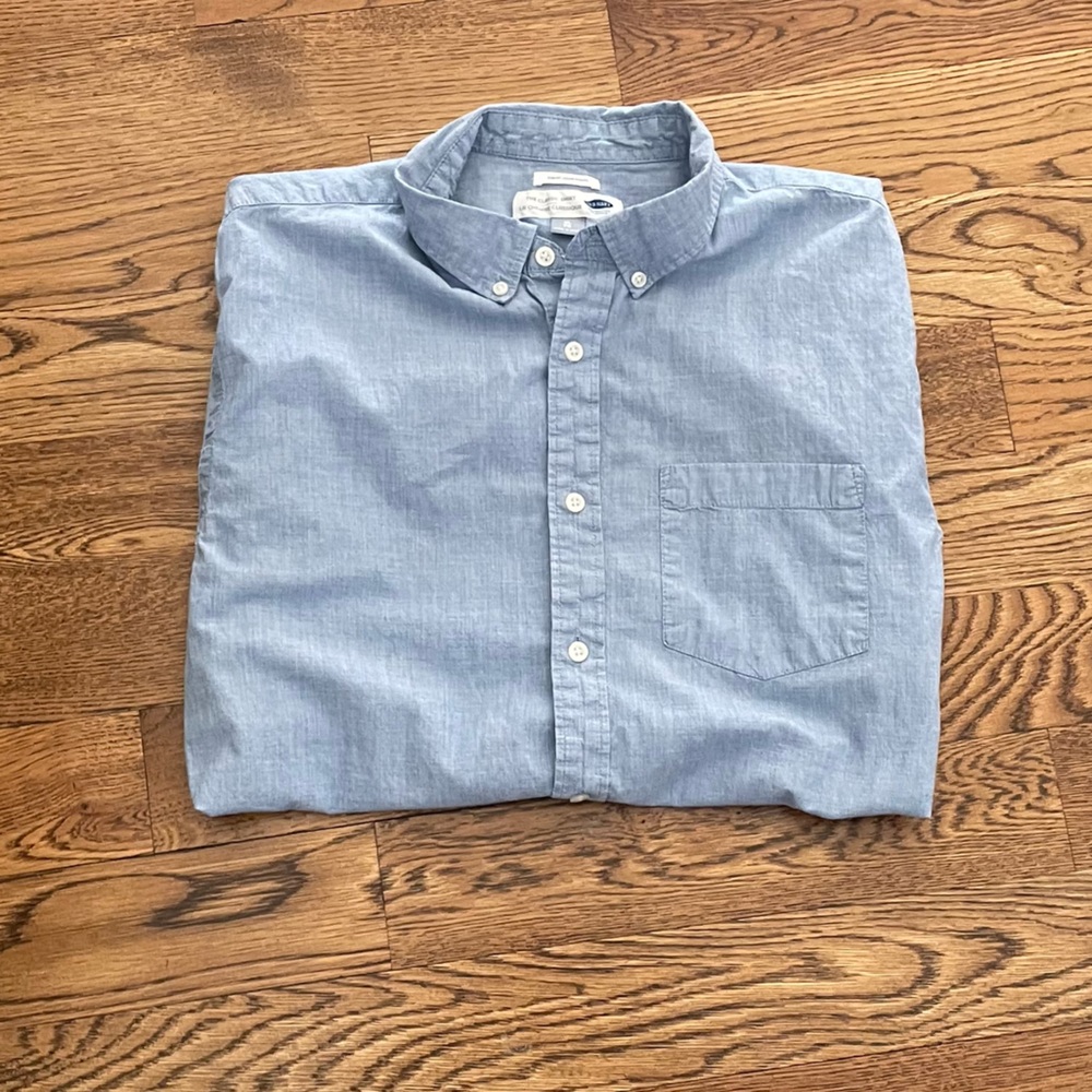 Men’s medium blue button up shirt